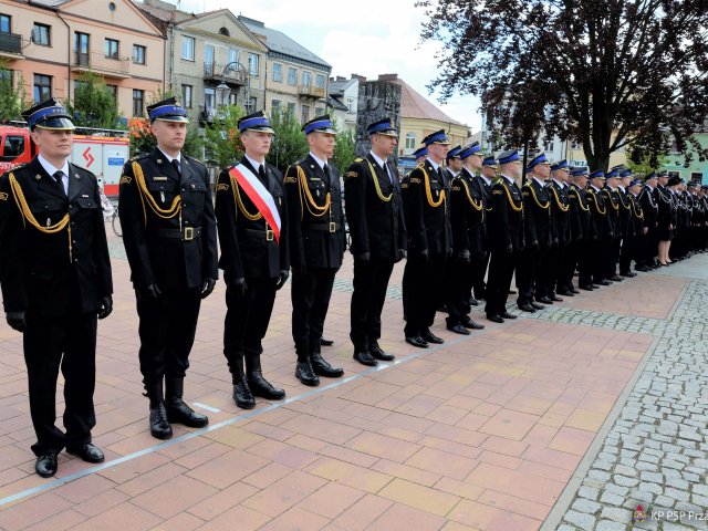Powiatowe Obchody Dnia Strażaka oraz nadanie Sztandaru KP PSP w Przasnyszu